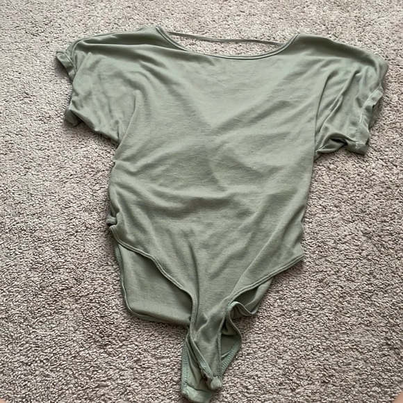 Free people tshirt twist back bodysuit - Picture 1 of 3